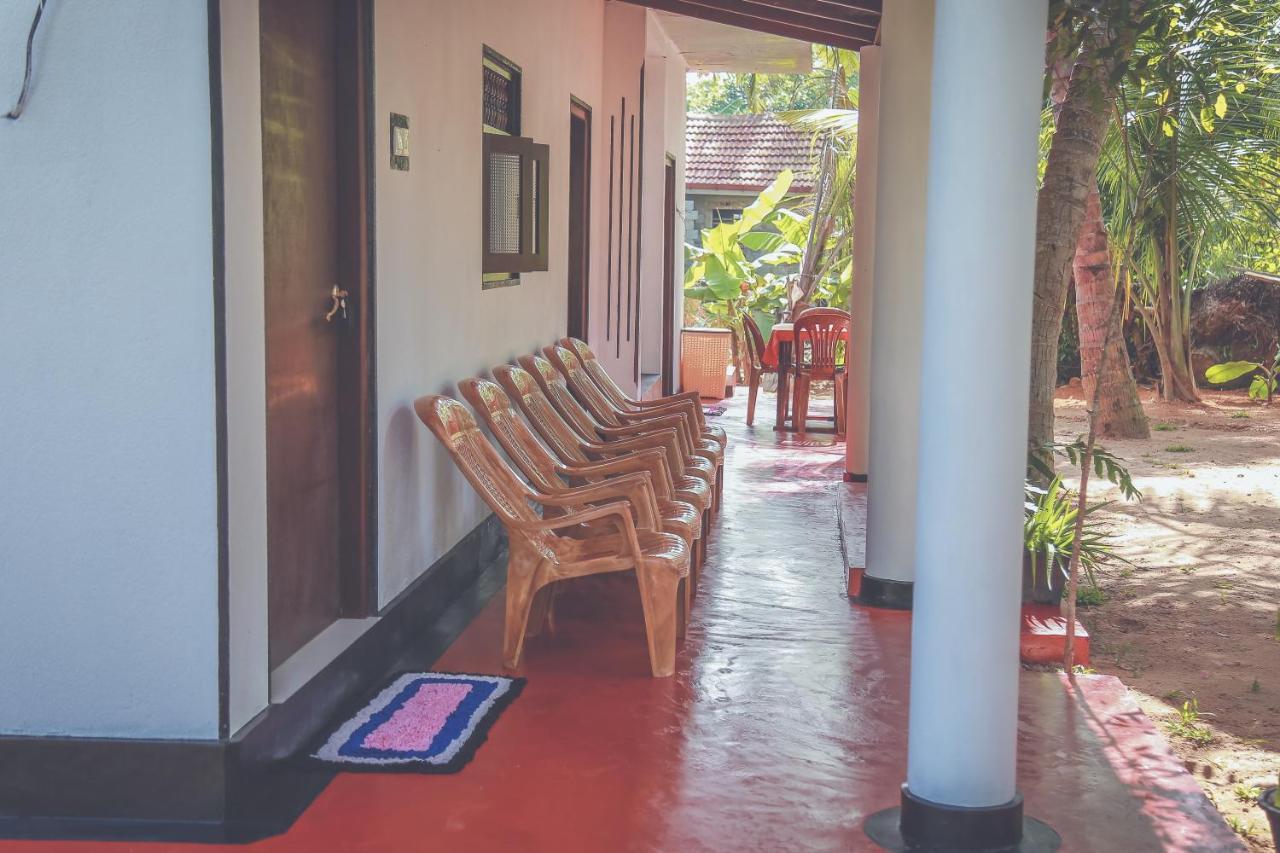 Hikka Surf Hostel Hikkaduwa Exterior foto