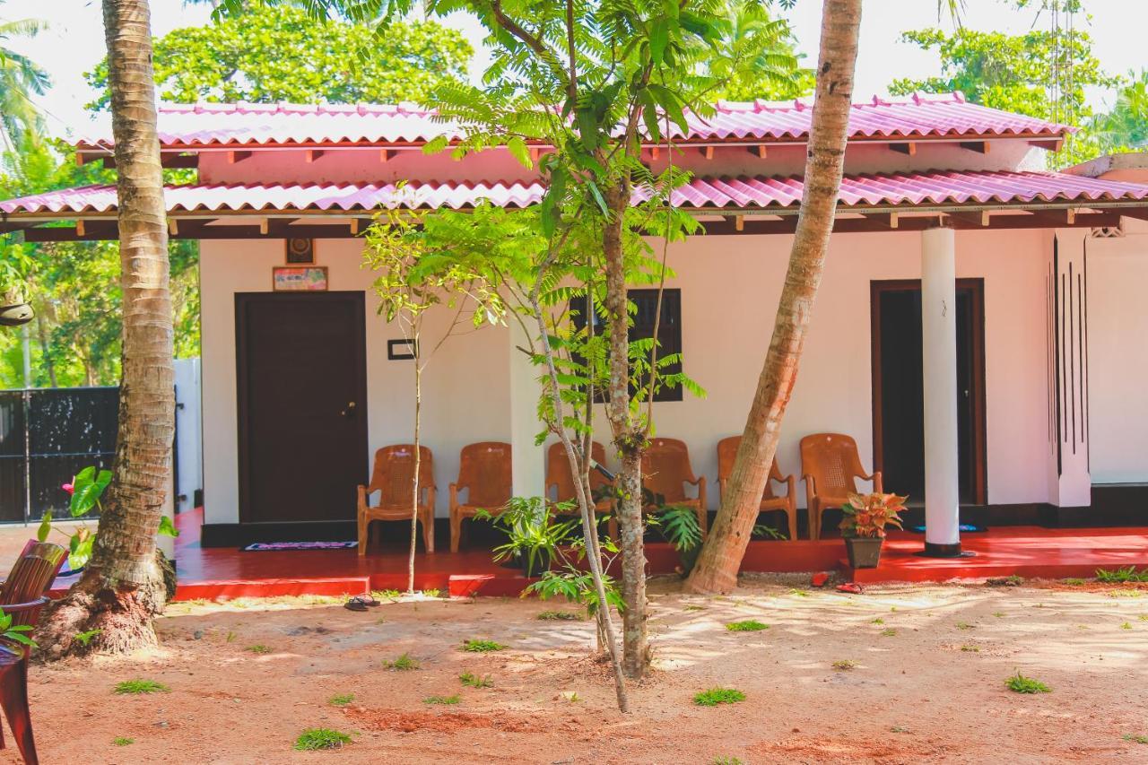 Hikka Surf Hostel Hikkaduwa Exterior foto